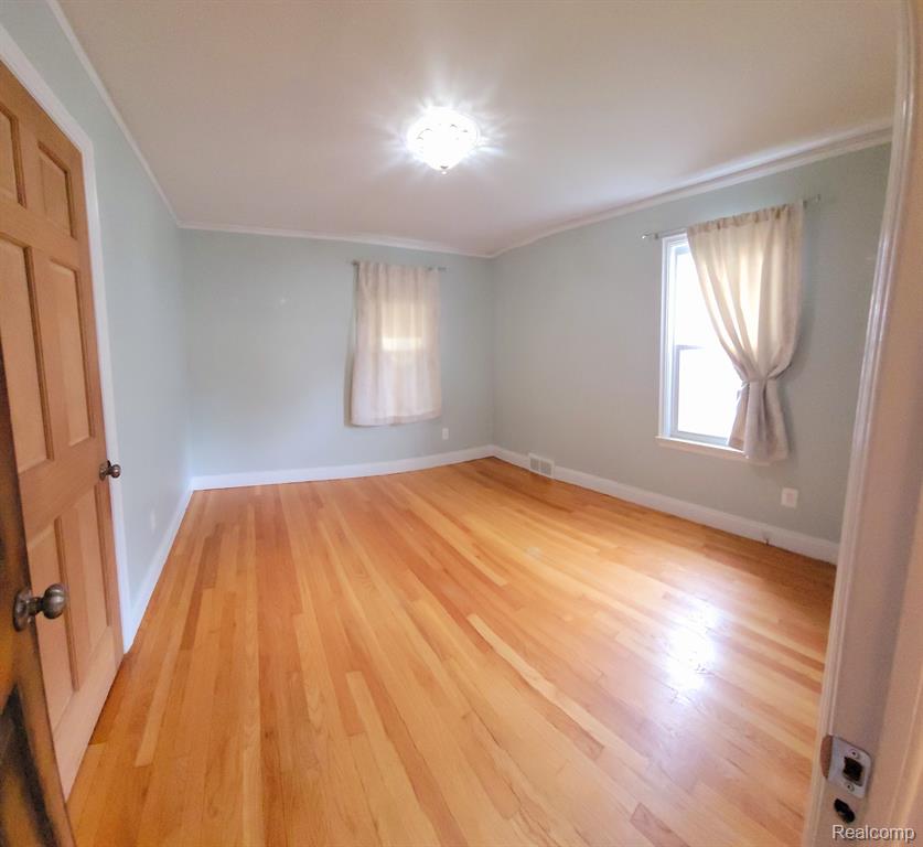 581 ANTOINE Street, Wyandotte, MI 48192 — Photo 31