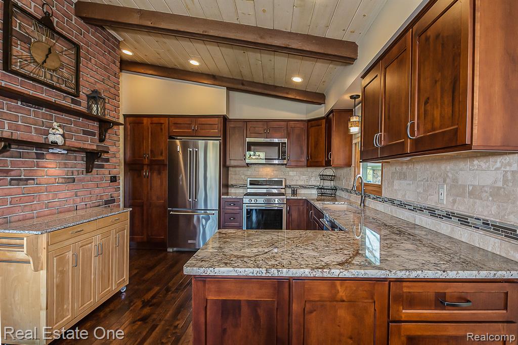 7311 BISCAYNE Court, White Lake, MI 48383 — Photo 15