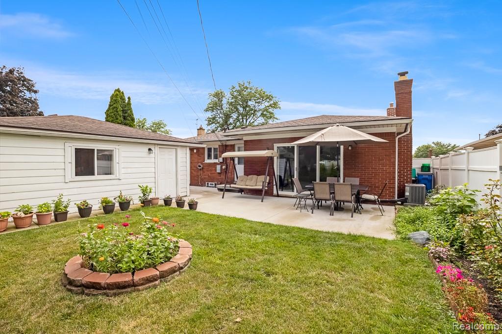 8100 Lochdale Street, Dearborn Heights, MI 48127 — Photo 16