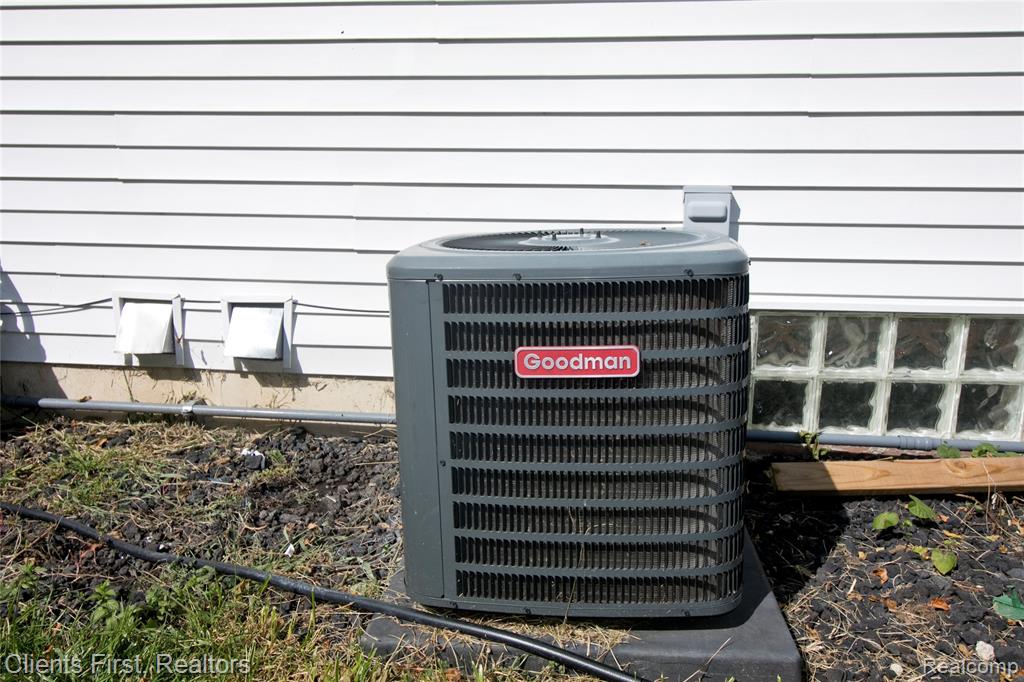8543 Barrington Drive, Ypsilanti, MI 48198 — Photo 34
