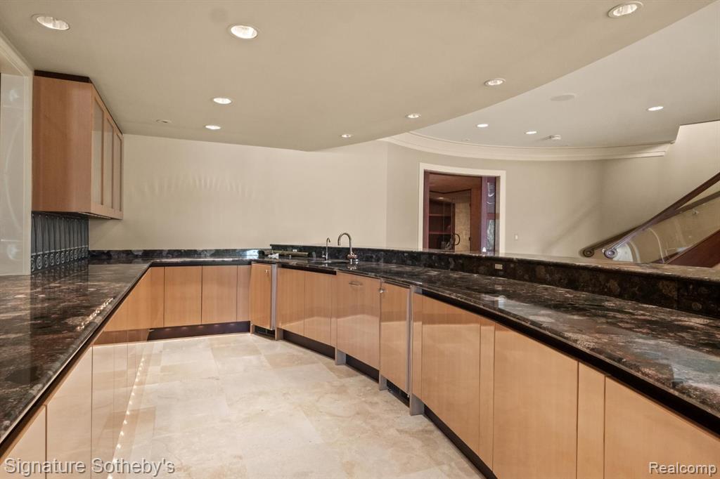 82 CHATEAUX DU LAC, Fenton, MI 48430 — Photo 45