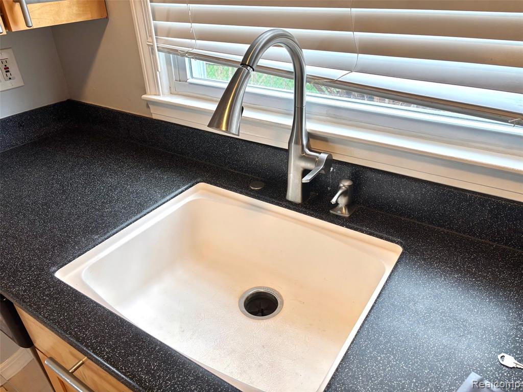 505 S Chocolay Avenue, Clawson, MI — Photo 18