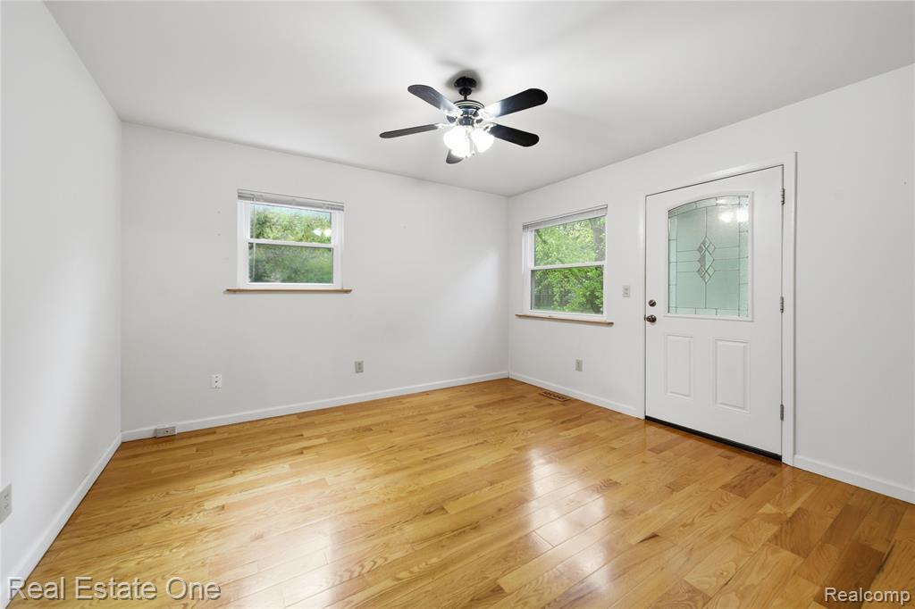 9715 Galatian Drive, Whitmore Lake, MI 48189 — Photo 17