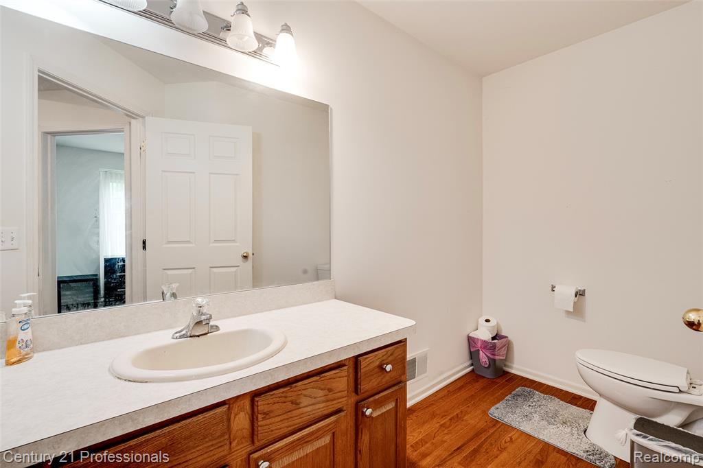 5958 Lochmore Drive, Commerce Twp, MI 48382 — Photo 16
