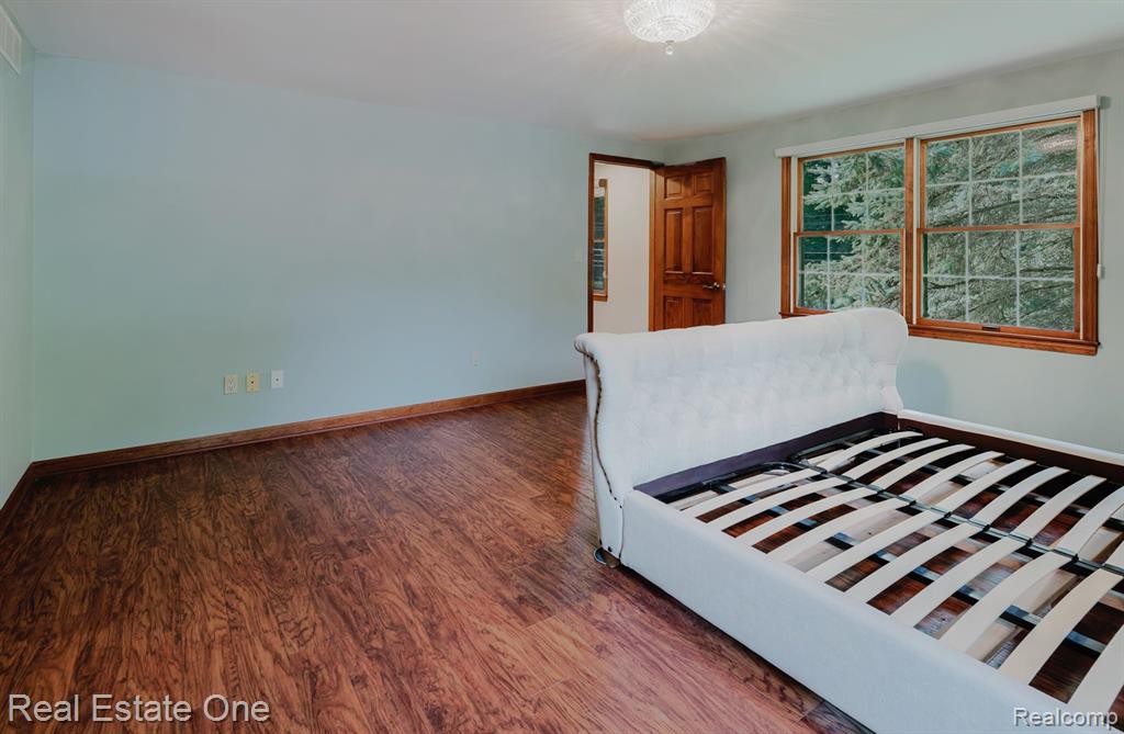 454 Lesdale Drive, Troy, MI 48085 — Photo 23
