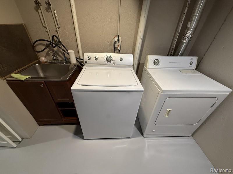 8303 Lenore Street, Dearborn Heights, MI 48127 — Photo 17