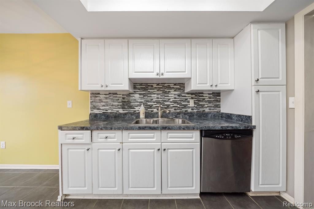 25260 GREENBROOKE #14 Drive, Southfield, MI 48033 — Photo 11