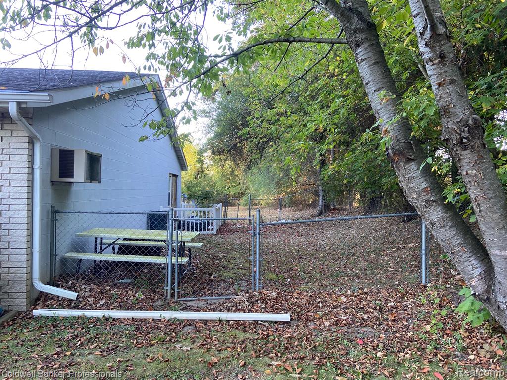 1284 Turrill Road, Lapeer, MI 48446 — Photo 3