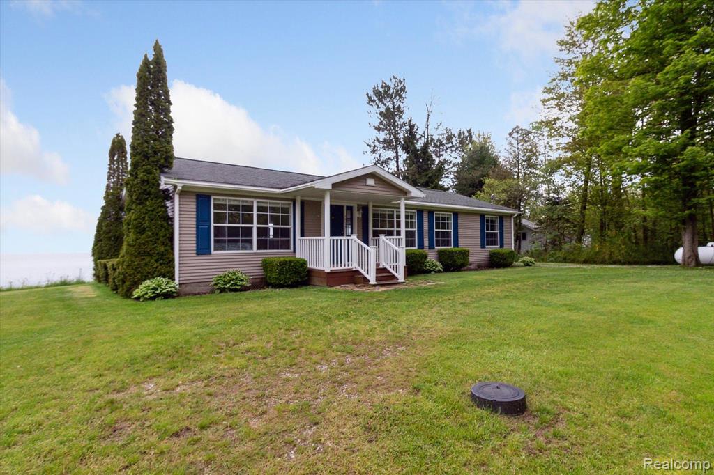 1515 LAKESIDE Drive, Harbor Beach, MI 48441 — Photo 3