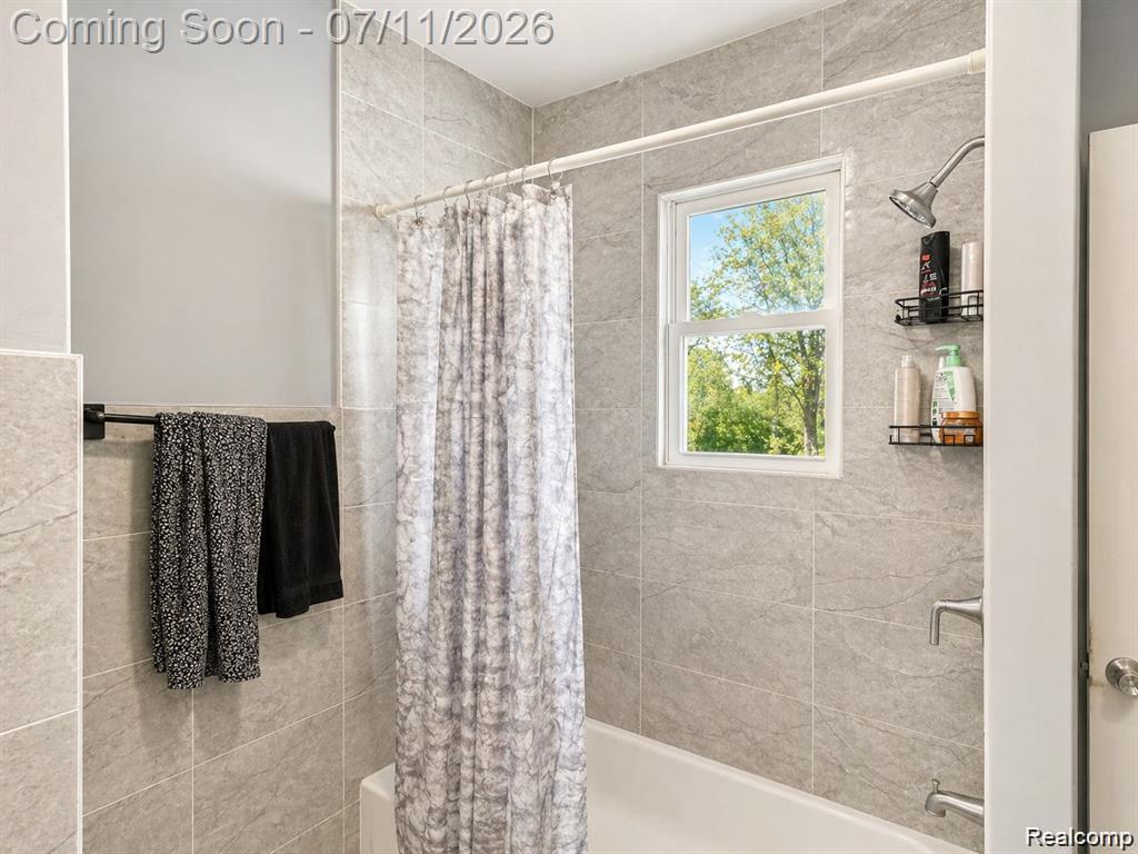 2415 McLean Street, Hamtramck, MI 48212 — Photo 14