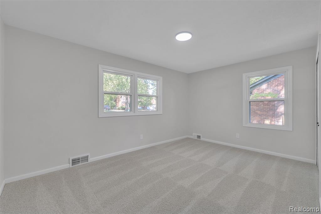 18755 Cambridge Boulevard, Lathrup Village, MI 48076 — Photo 39