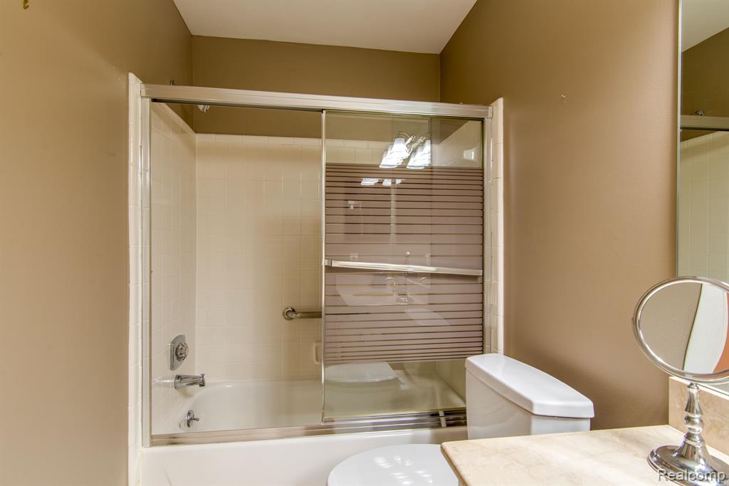 7075 ELMHURST, West Bloomfield, MI — Photo 21