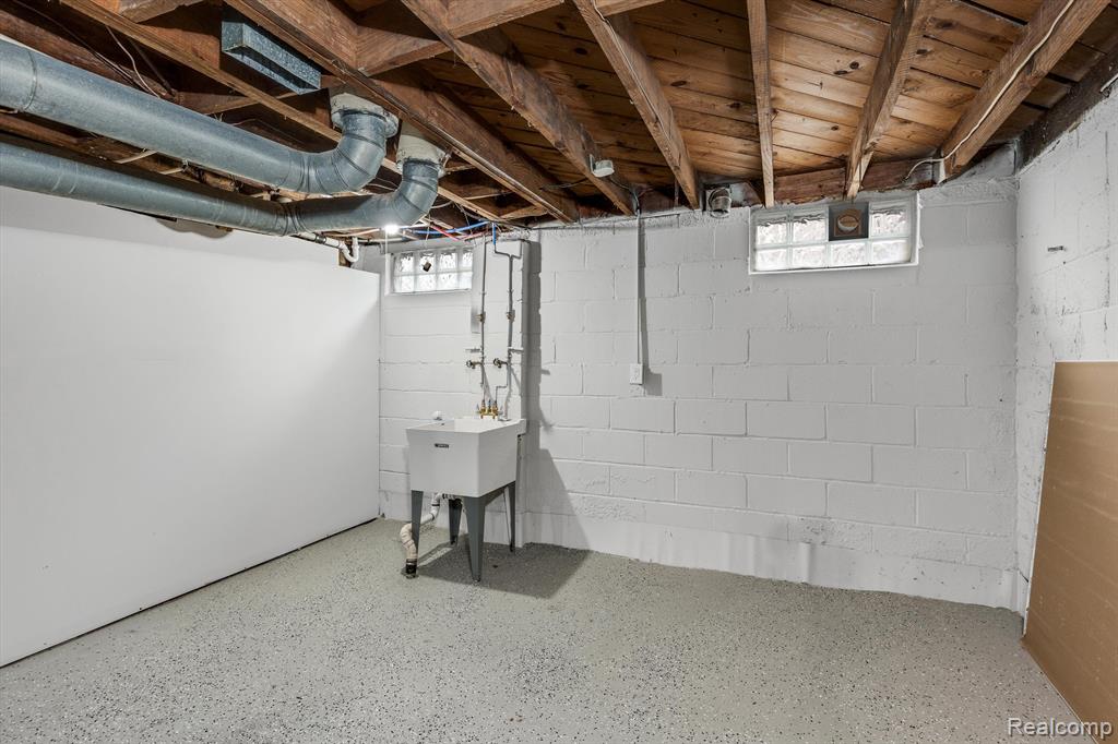 566 E BAKER Avenue, Clawson, MI — Photo 19