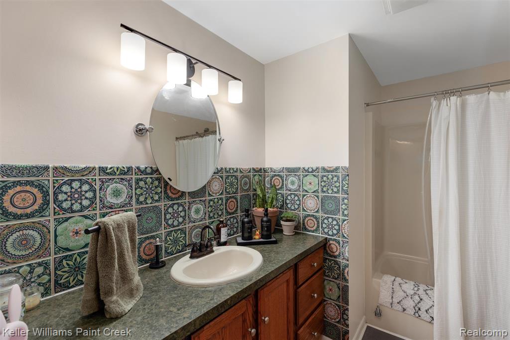 975 Woodlane Drive, Rochester Hills, MI 48307 — Photo 23