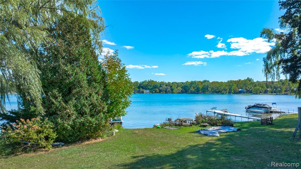 6351 Alden Court, West Bloomfield, MI 48324 — Photo 8