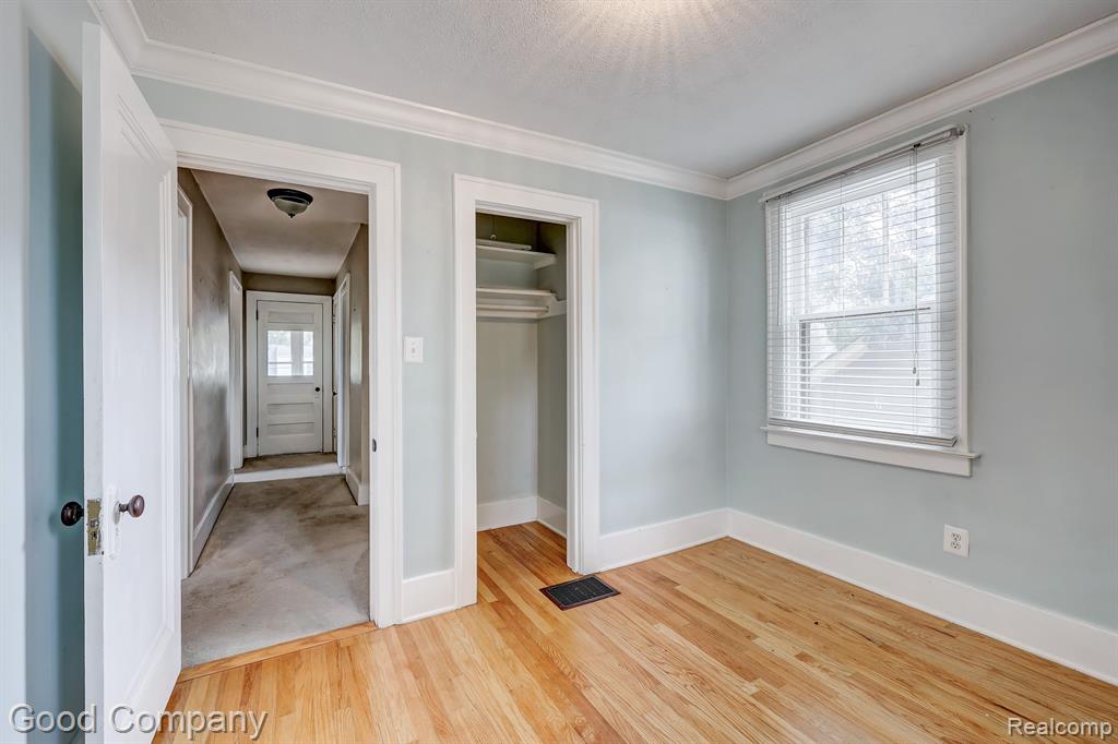 714 W HAZELHURST Street, Ferndale, MI 48220 — Photo 17