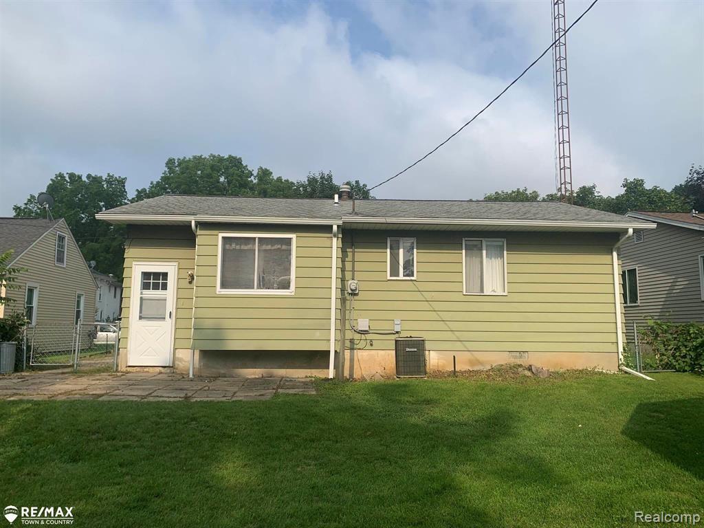 634 ADAMS Street, Lapeer, MI 48446 — Photo 2