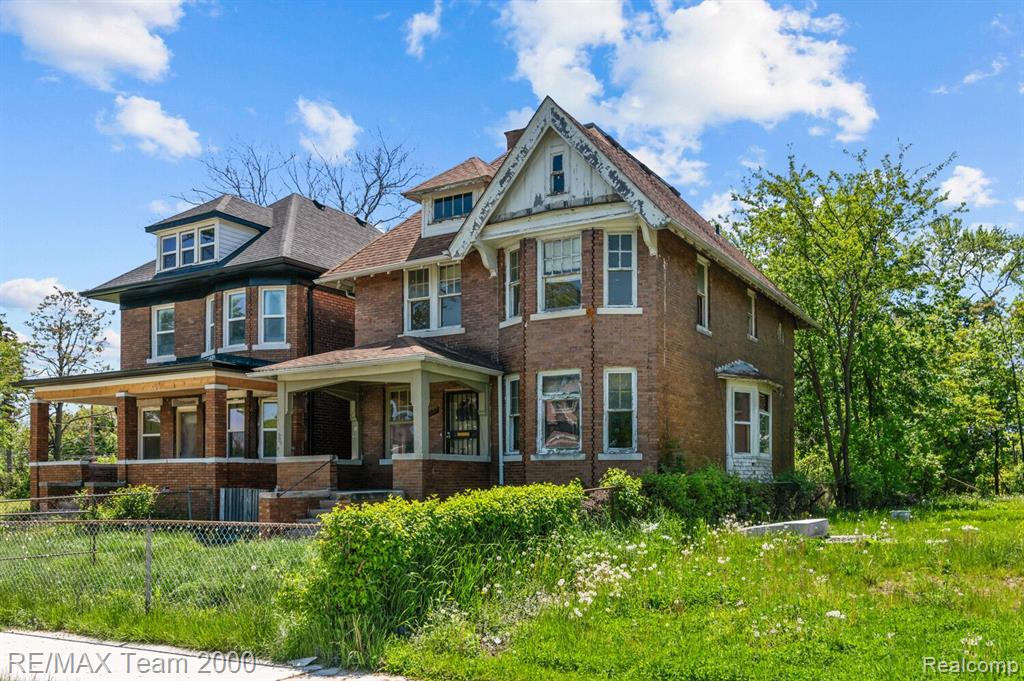 2187 HARDING Street, Detroit, MI 48214 — Photo 2