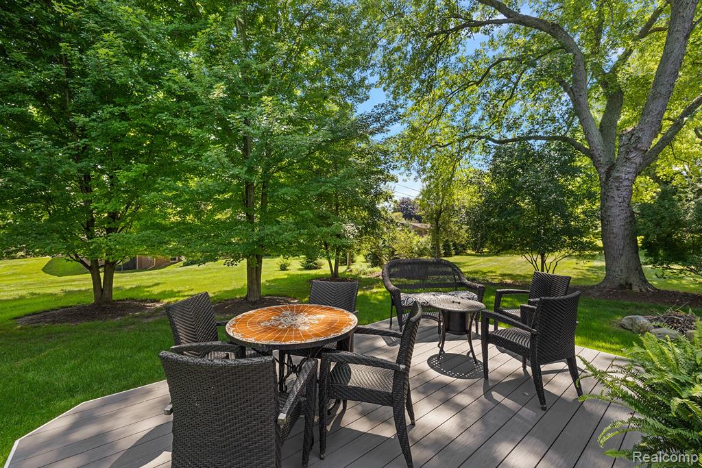 733 LONGFORD Drive, Rochester Hills, MI 48309 — Photo 5