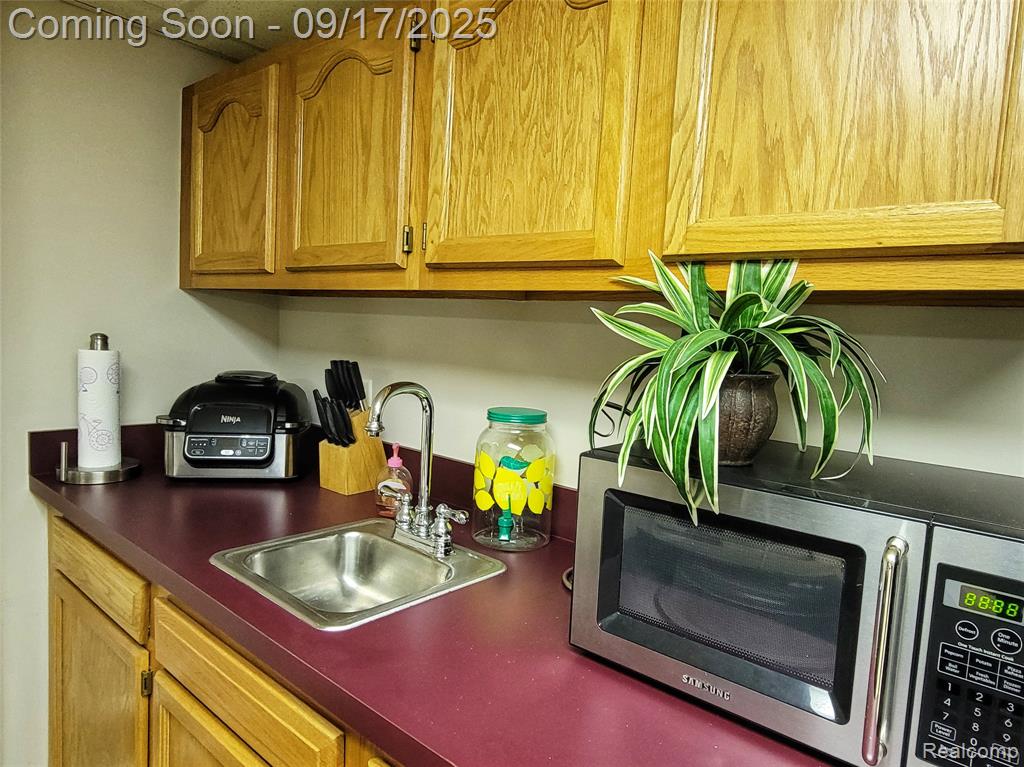 5566 Elmhurst Drive, Trenton, MI 48183 — Photo 35