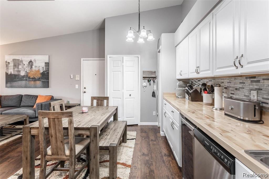 9699 WILDFLOWER, Belleville, MI 48111 — Photo 12