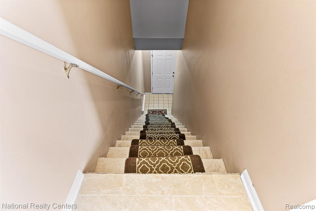 17211 Addington Drive, Commerce Twp, MI 48390 — Photo 23