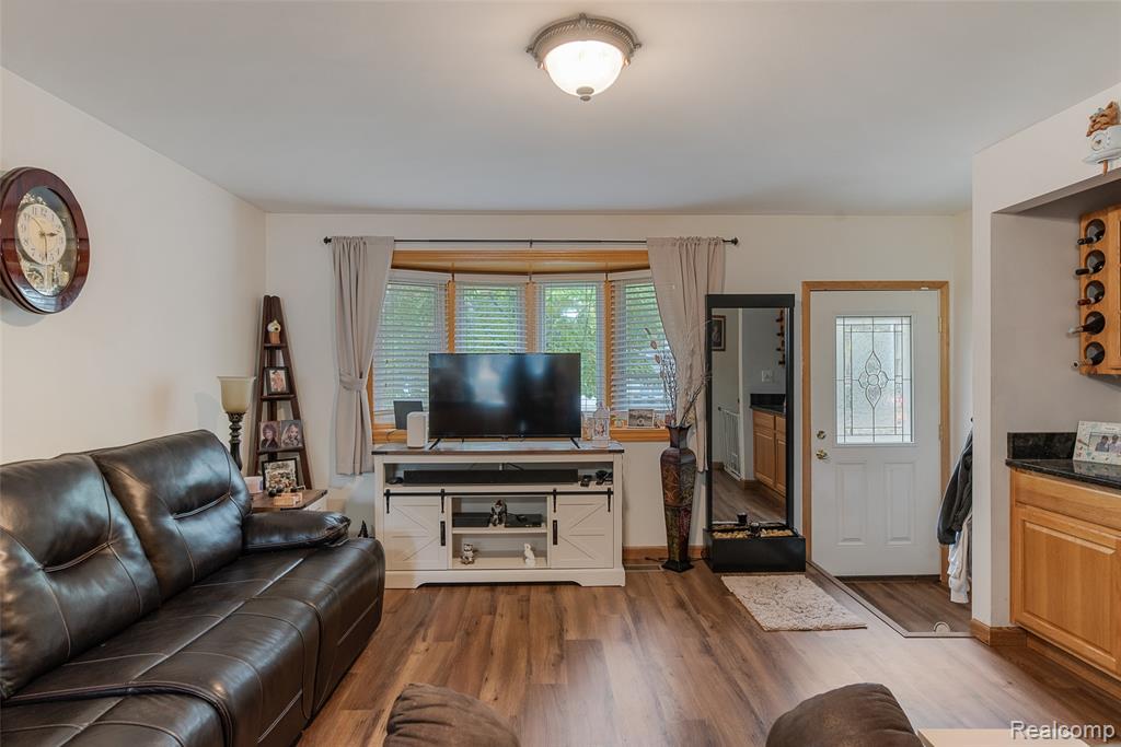 4245 Bunker Avenue, West Bloomfield, MI 48323 — Photo 8