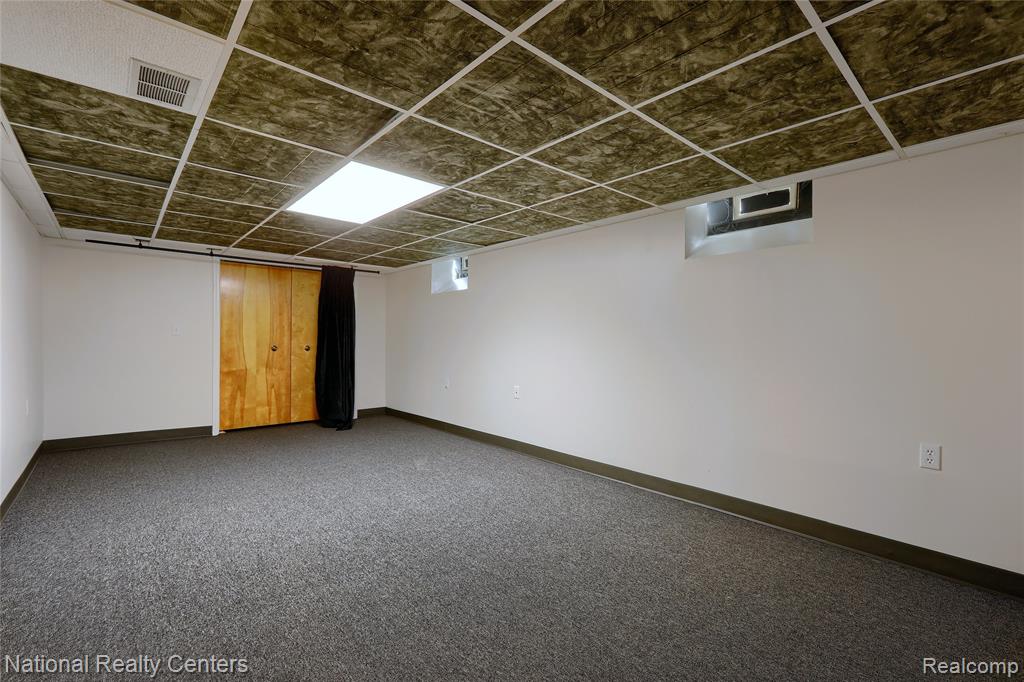 13369 Winchester Avenue, Huntington Woods, MI — Photo 22