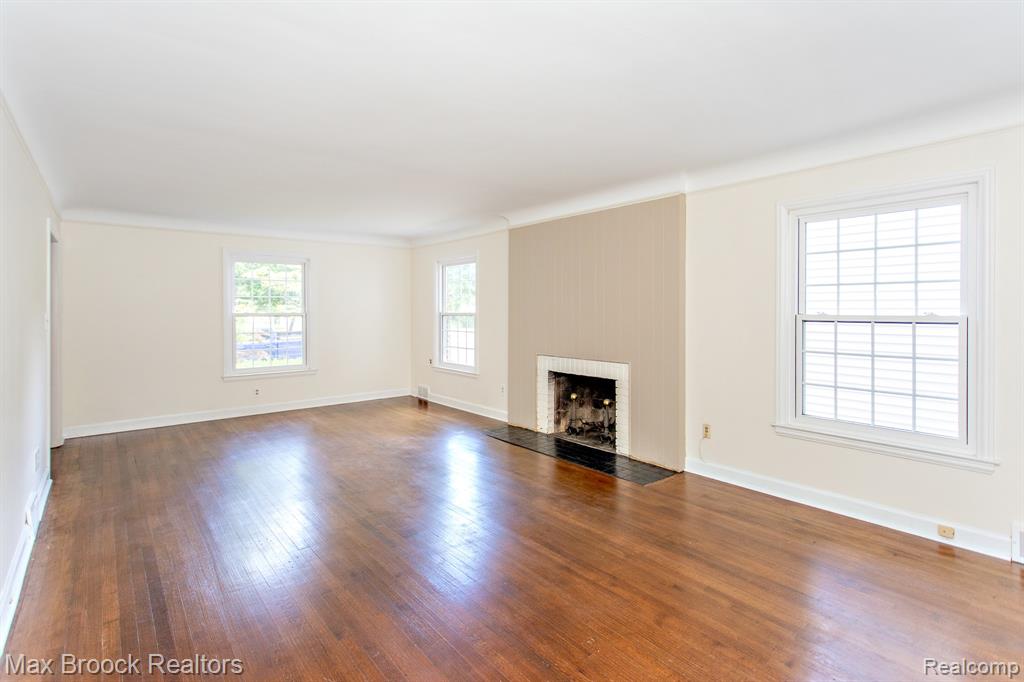 25830 Berkley Avenue, Huntington Woods, MI — Photo 4