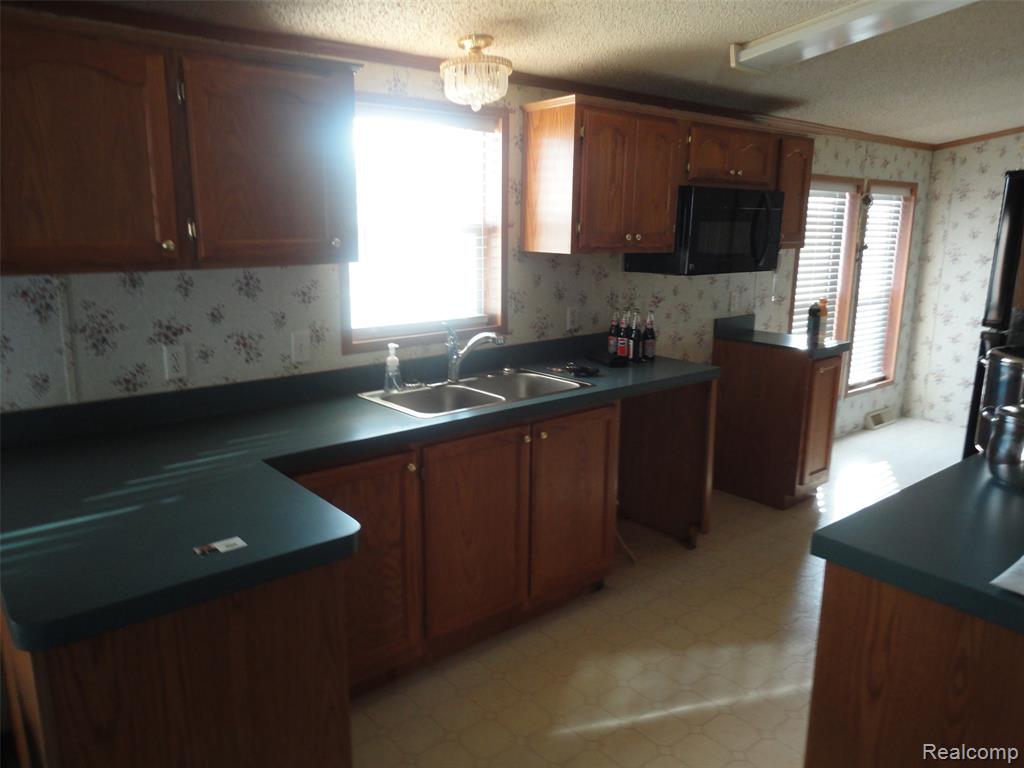 484 Lochgair Street, Temperance, MI 48182 — Photo 6