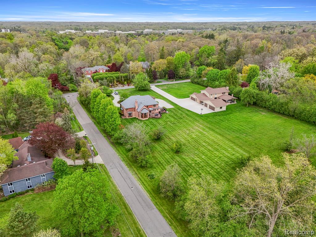 30060 Bristol Lane, Bingham Farms, MI 48025 — Photo 76