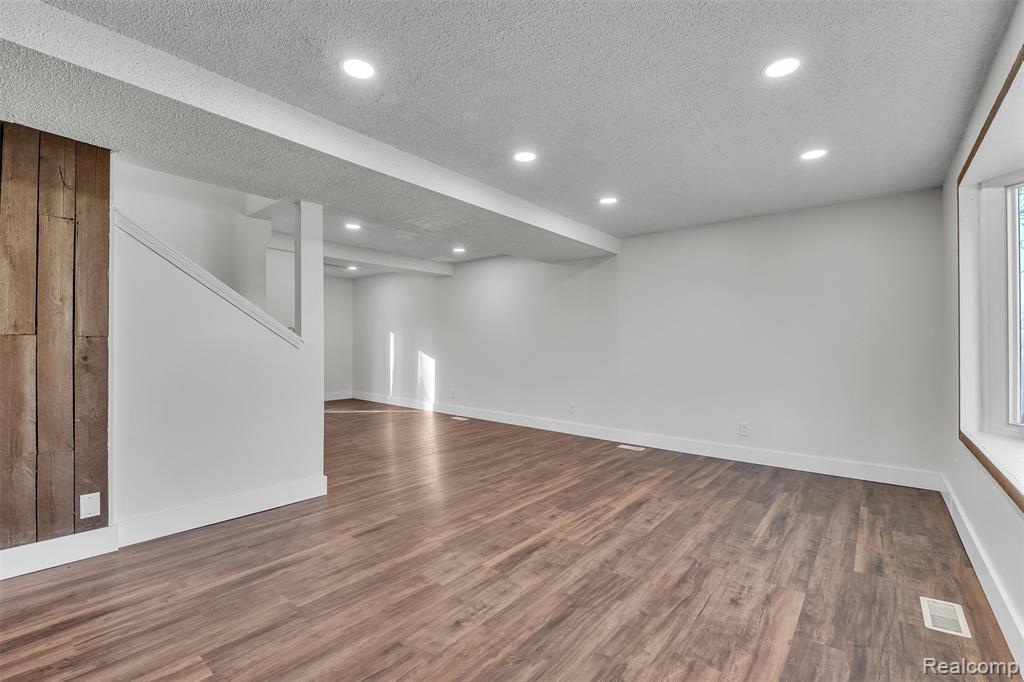 8165 Leonard Drive, Holly, MI 48442 — Photo 41