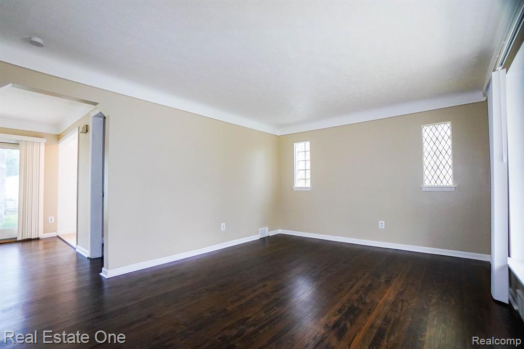 604 KINGSBURY Avenue, Dearborn, MI 48128 — Photo 4
