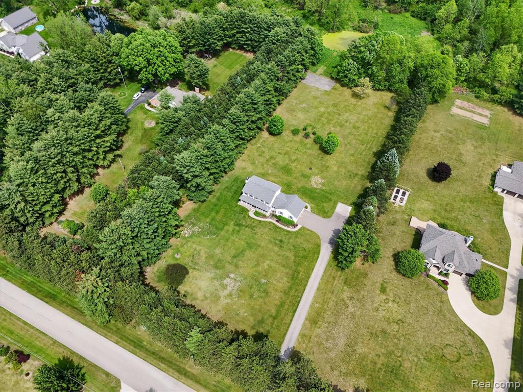 2724 Ore Valley Drive, Hartland, MI 48353 — Photo 58