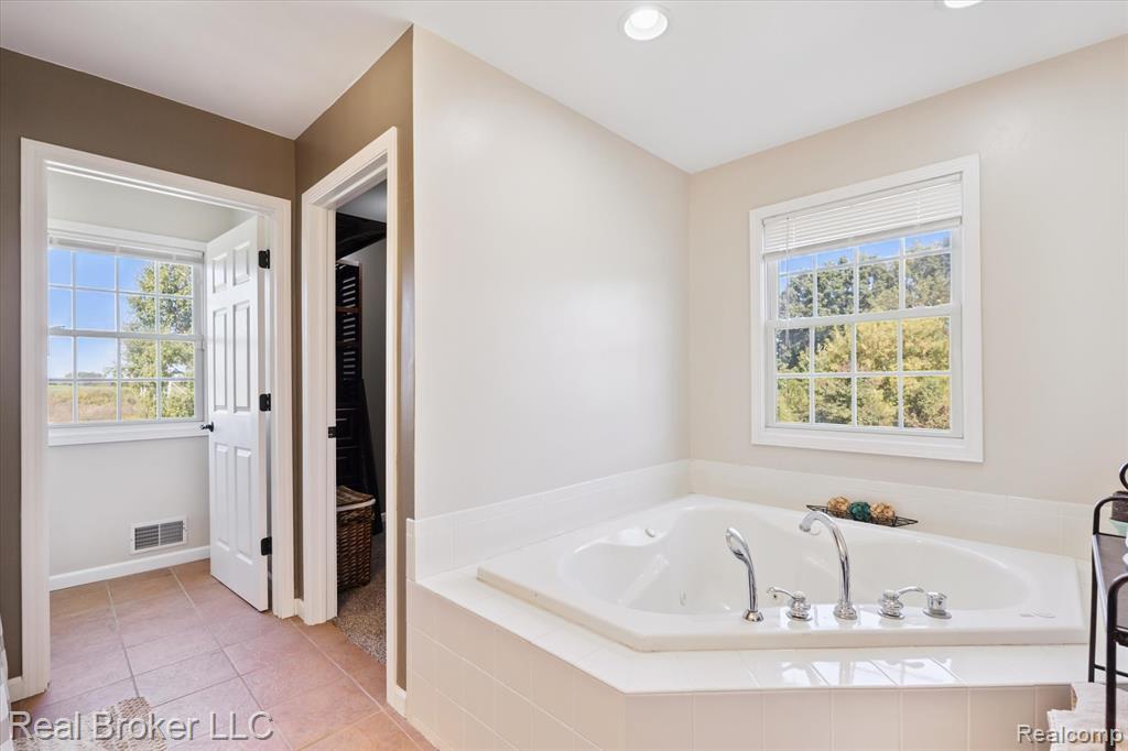 6097 High Valley Drive, White Lake, MI 48383 — Photo 24