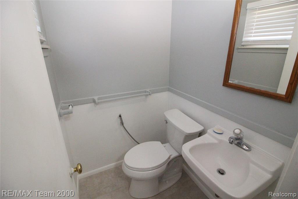 8631 Whitefield Street, Dearborn Heights, MI 48127 — Photo 15