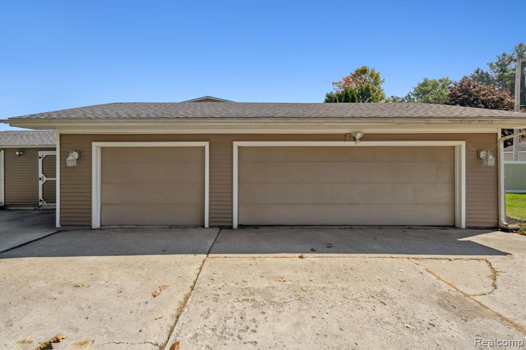 2236 Grove Park Road, Fenton, MI 48430 — Photo 30