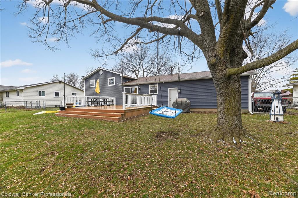 6163 King Arthur Drive, Swartz Creek, MI 48473 — Photo 35