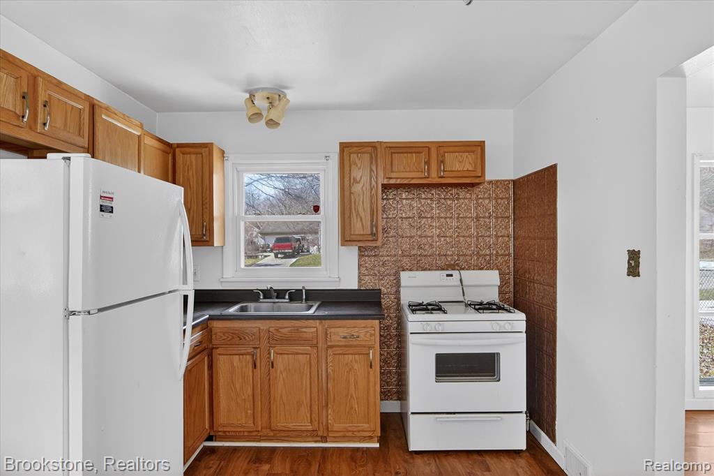 506 Emerson Avenue, Pontiac, MI 48342 — Photo 13
