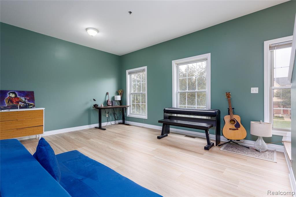 1569 E Lakeview Lane, Canton, MI 48187 — Photo 2