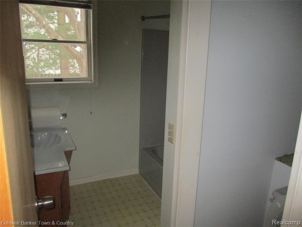 9102 Lake Crest Drive, Whitmore Lake, MI 48189 — Photo 20