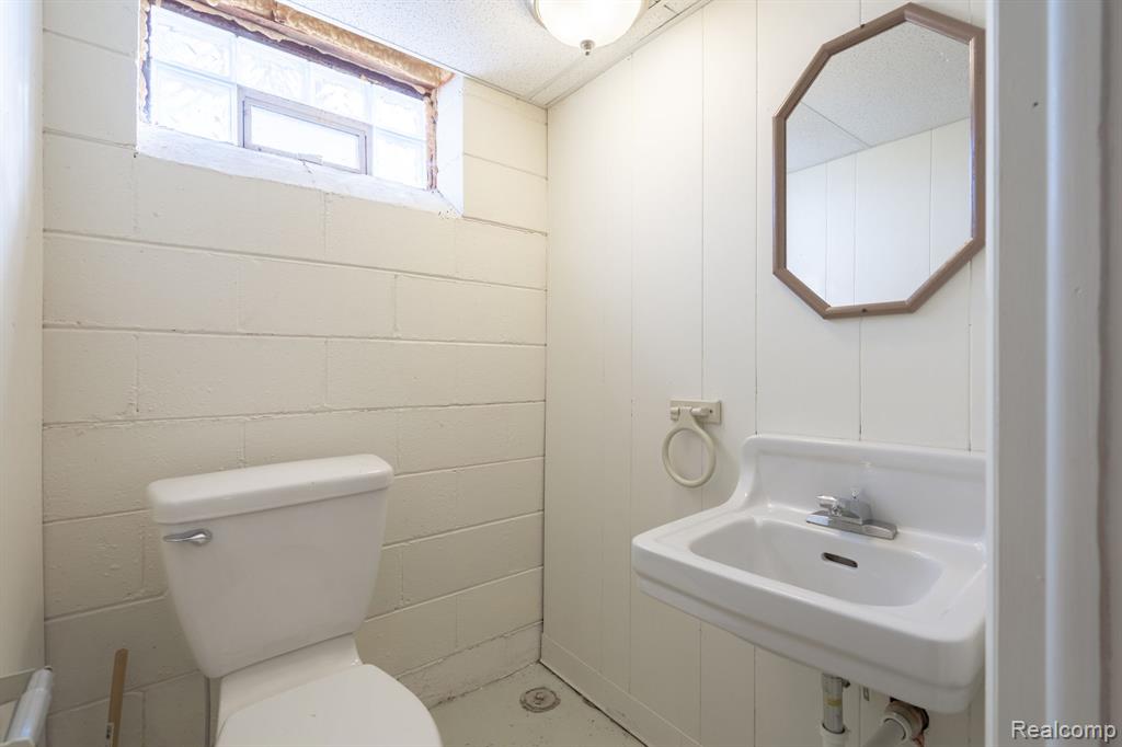 21184 Norwood Drive, Harper Woods, MI 48225 — Photo 28