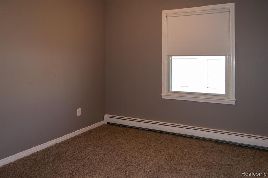 629 N VERMONT Avenue, Royal Oak, MI 48067 — Photo 9