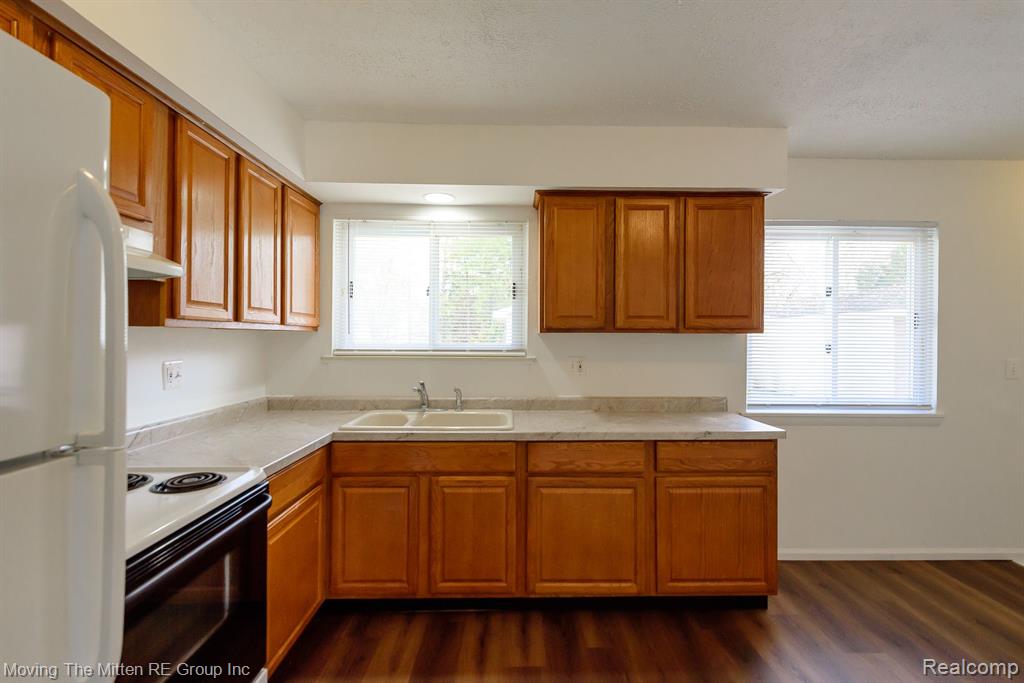 9421 VAN BUREN Street, Van Buren, MI 48111 — Photo 8