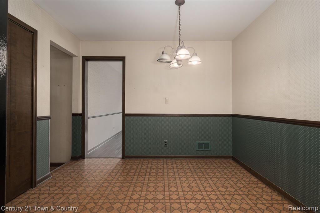 16436 OLD BEDFORD Road, Northville, MI 48168 — Photo 18