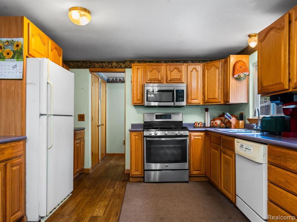 681 Lakeview Drive, Harrison, MI 48625 — Photo 29