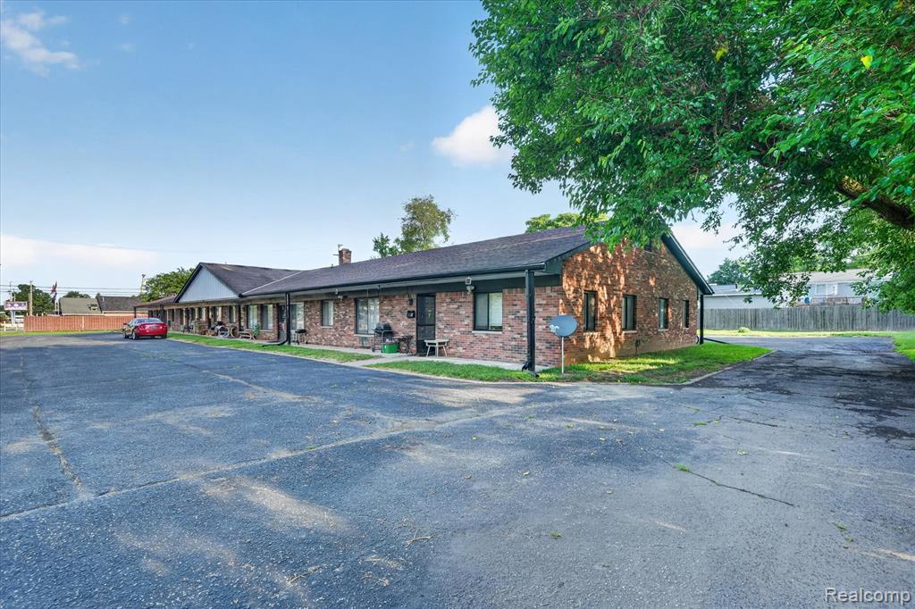 151 E. Mchattie, South Lyon, MI 48178