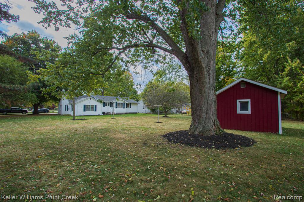 239 Almont Avenue, Almont, MI 48003 — Photo 28