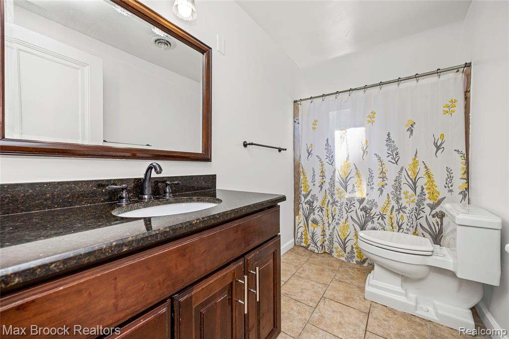 75 Hillsdale Road, Bloomfield Hills, MI 48302 — Photo 48