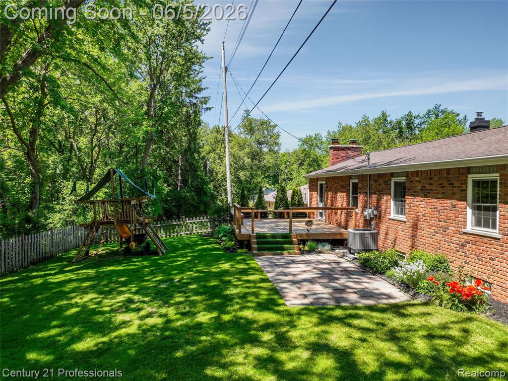 4921 Huron Drive, Clarkston, MI 48348 — Photo 37